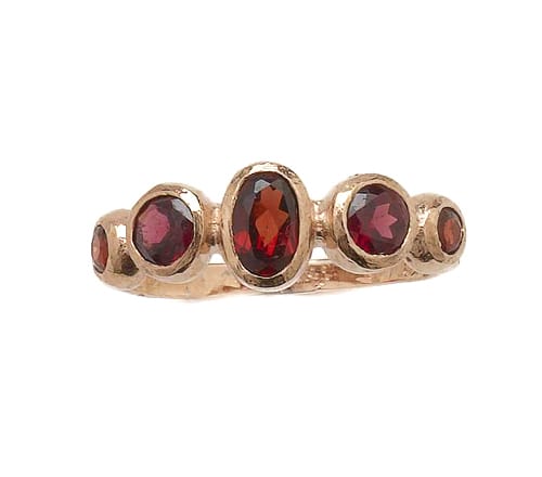 9ct Gold Oval & Round Faceted Garnet Ring