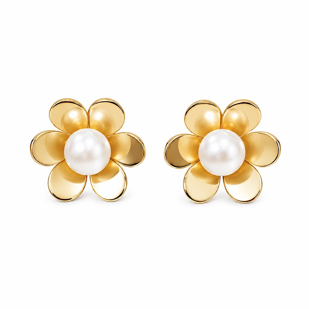 Gold pearl stud earrings with luminous freshwater pearls